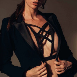 Портупея з перехресним плетінням на грудях Bijoux Indiscrets чорна, OS