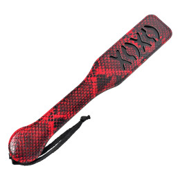 Паддл з тисненням під зміїну шкіру, з написом XOXO, екошкіра, червоно-чорний, 31.5 см – фото
