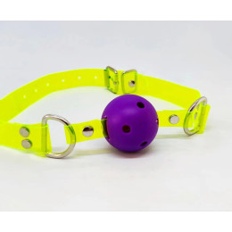 Кляп-шарик фиолетовый с неоново-салатовыми ремешками – фото