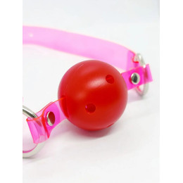 Кляп-шарик красный с неоново-розовыми ремешками – фото